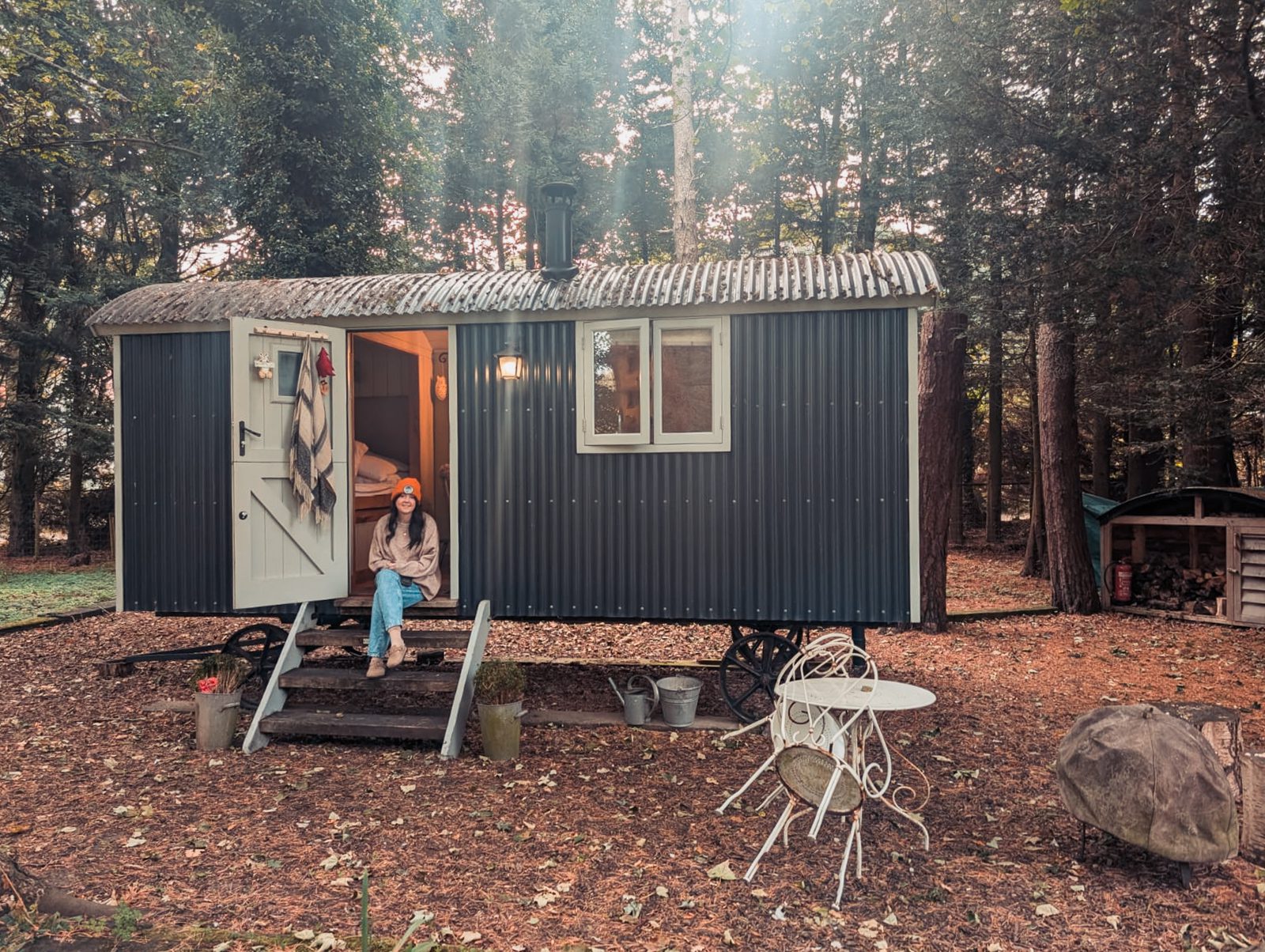 Cozy shepherd's hut accommodation in High Kelling, North Norfolk